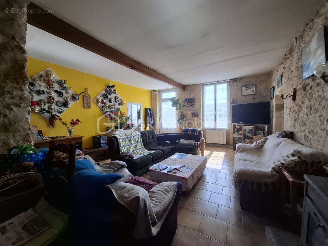 Maison à PUJOLS