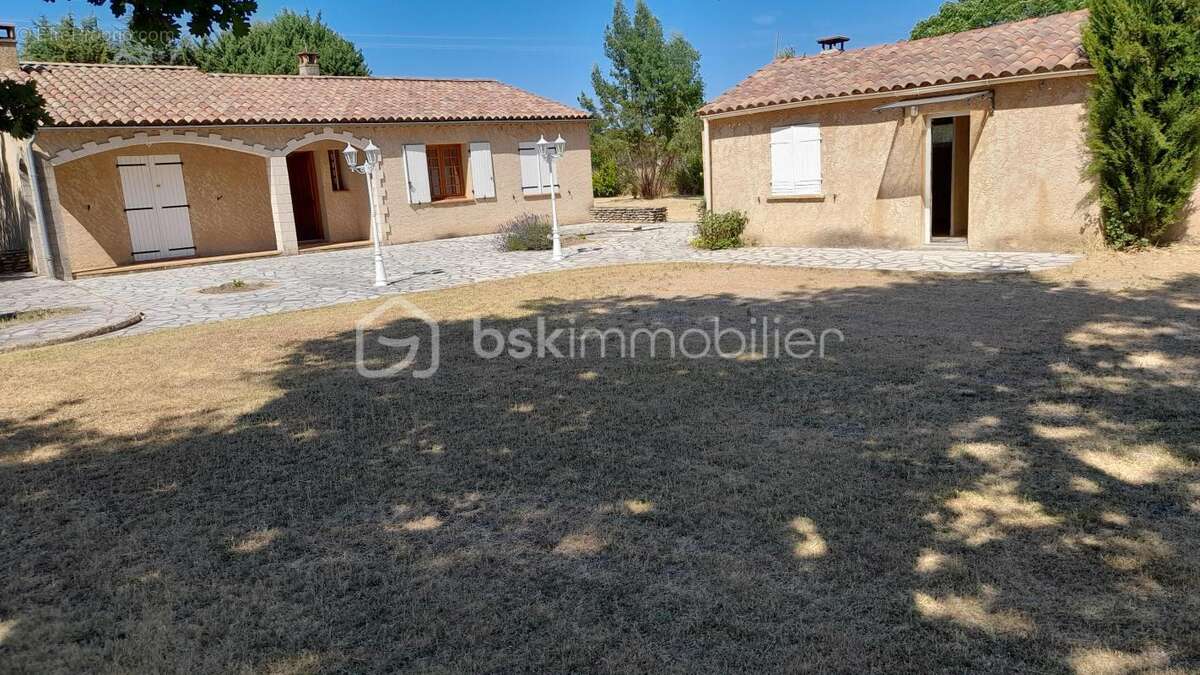 Retour à la vente :  deux maisons de plain pied sur un terrain plat de 1400m² - photo 3