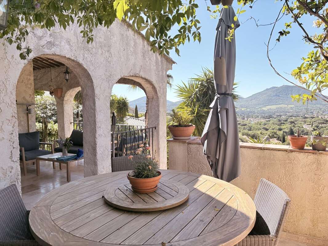 Maison à PLAN-DE-LA-TOUR