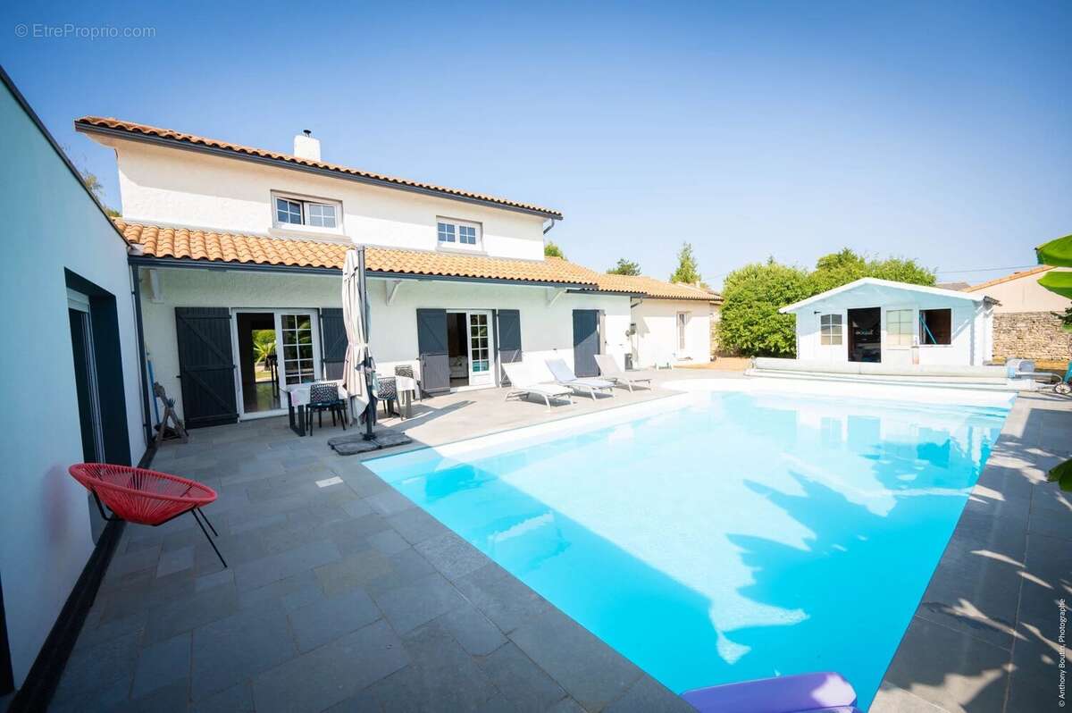 Propriete avec  4 chambres et piscine - cisse - photo 2