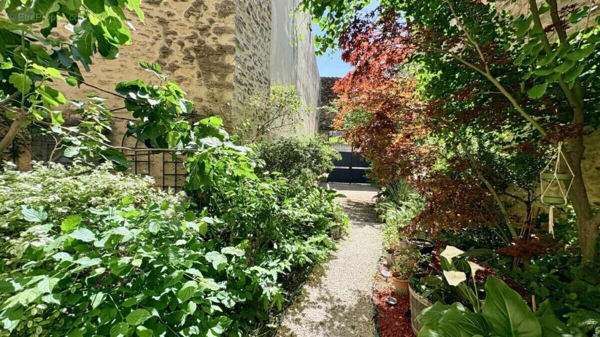 Maison à COURTHEZON