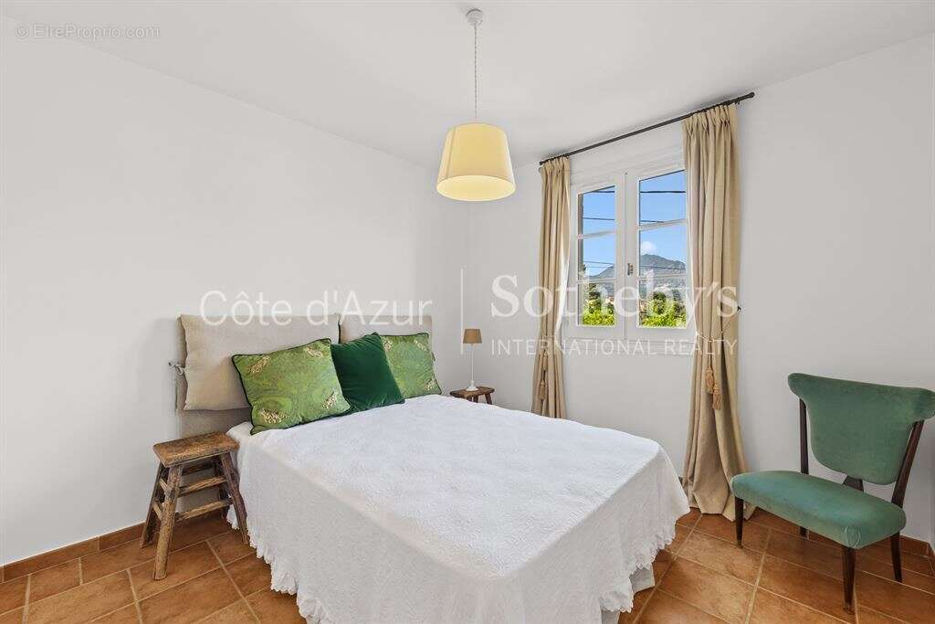 Charmante villa d'architecte avec vue panoramique sur la mer, piscine et jardin paysager à Menton - photo 16