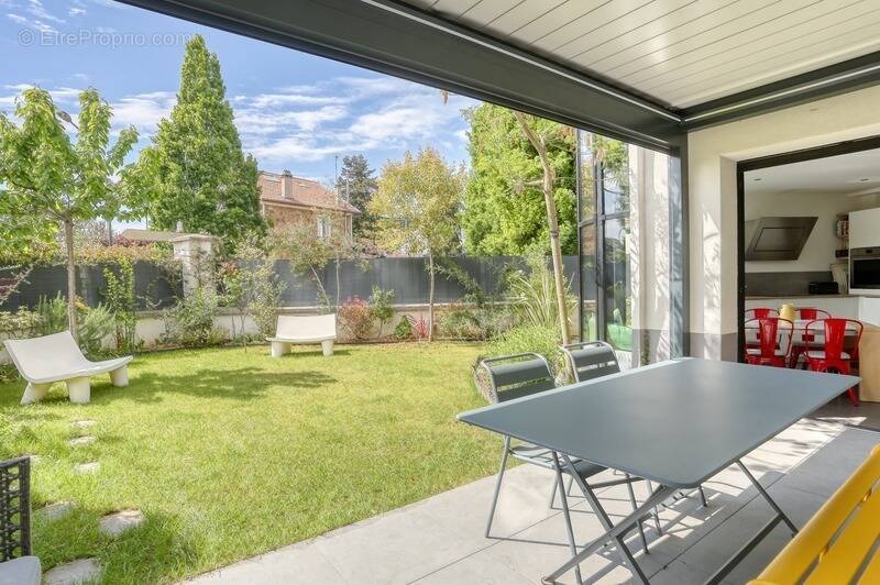 Appartement à SAINT-MAUR-DES-FOSSES