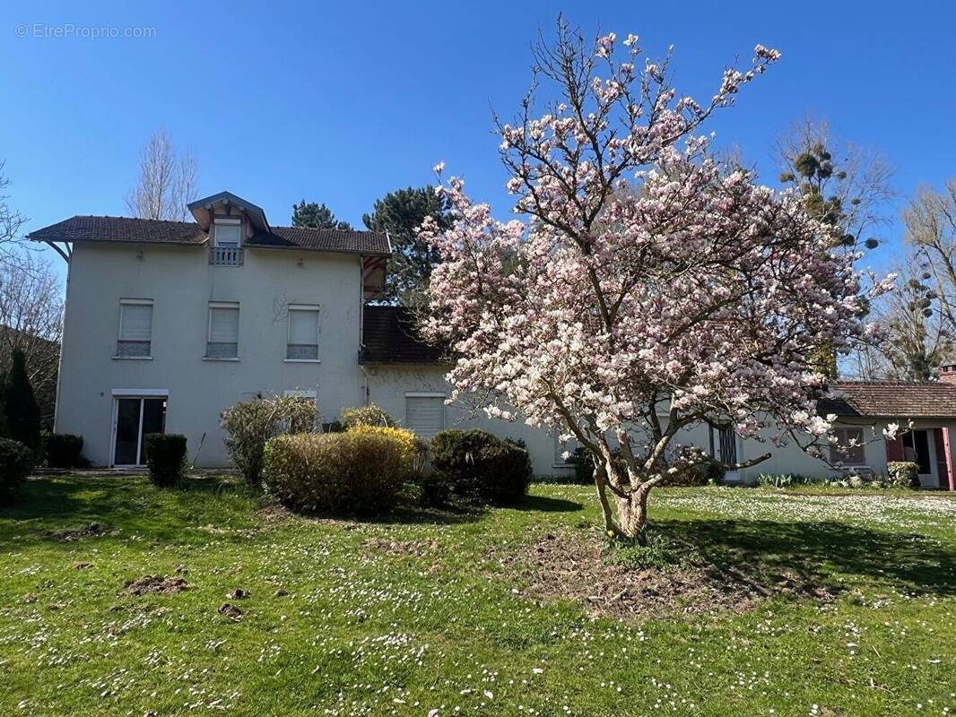 Maison à TRIE-CHATEAU
