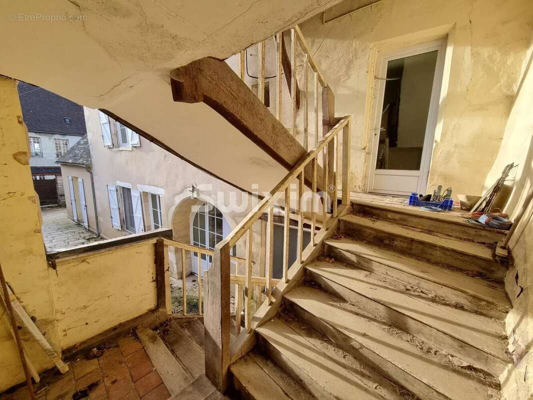 Maison à VARZY