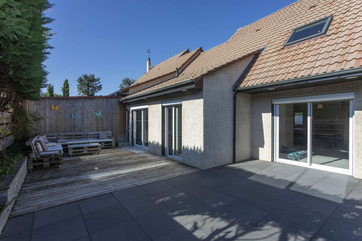 Maison à COMMELLE-VERNAY