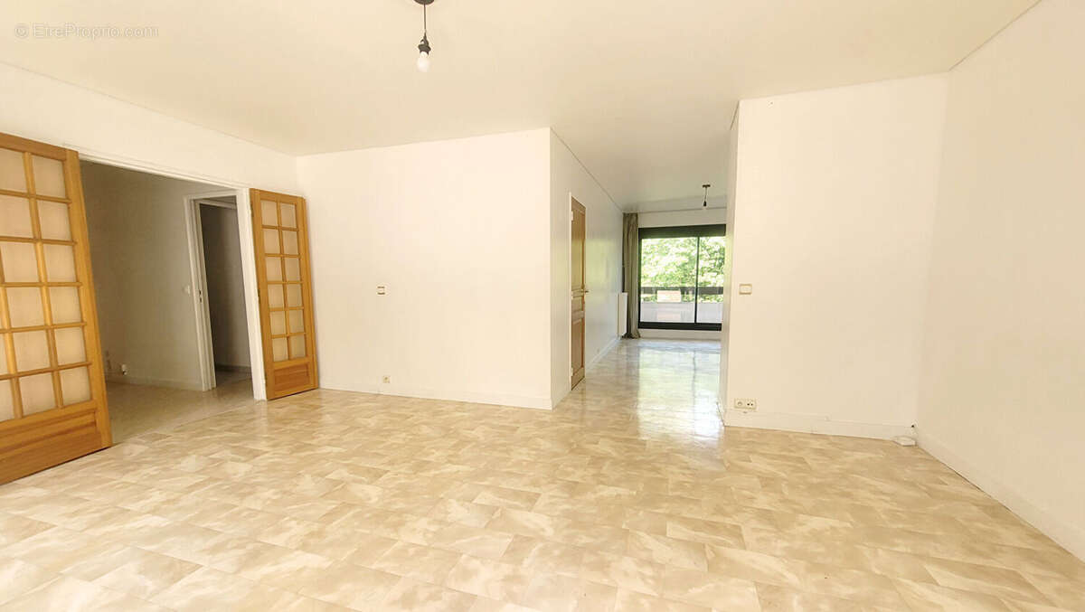 Appartement à LE COUDRAY-MONTCEAUX