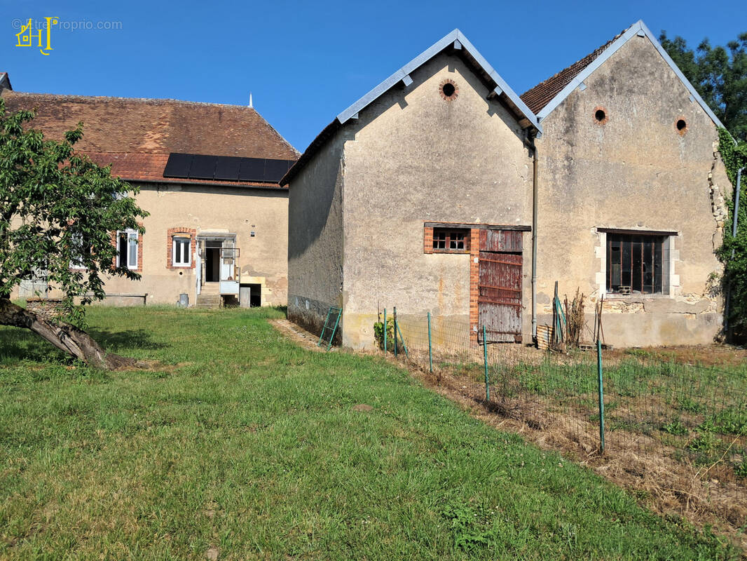 Maison à MYENNES