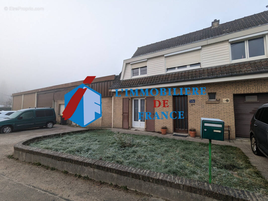 Proche SAINT OMER  : Ensemble Immobilier (hangar + Maison) - photo 1