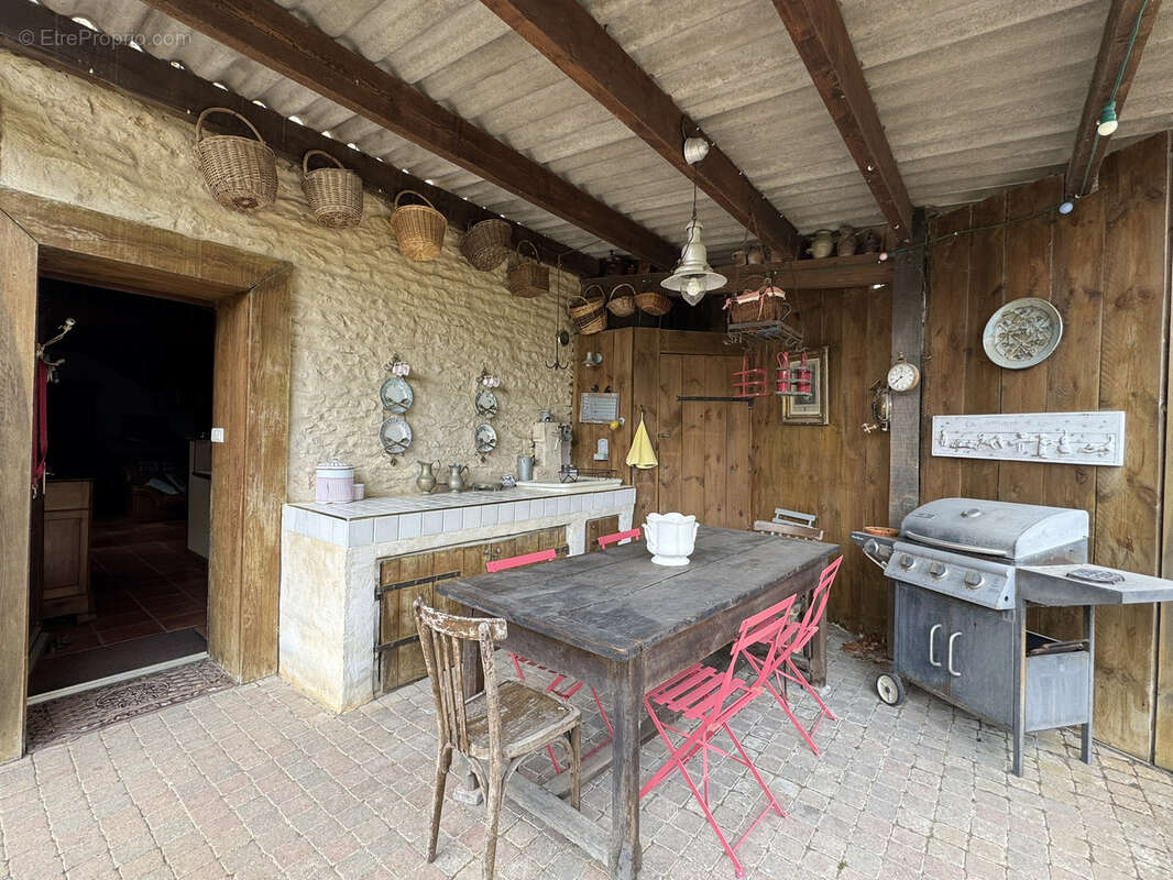 Charmante maison de 203m2 avec jardin et dépendances - photo 10