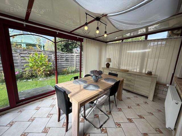 Maison à SAINT-MARTIN-DE-BIENFAITE-LA-CRESSONNIERE