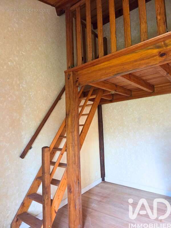 Maison 135 m² à Saint-Martin-De-Coux  - photo 9