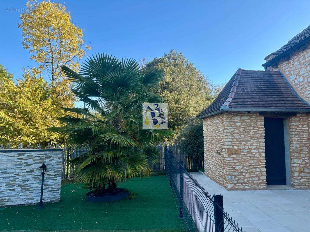 Maison à SAVIGNAC-LES-EGLISES