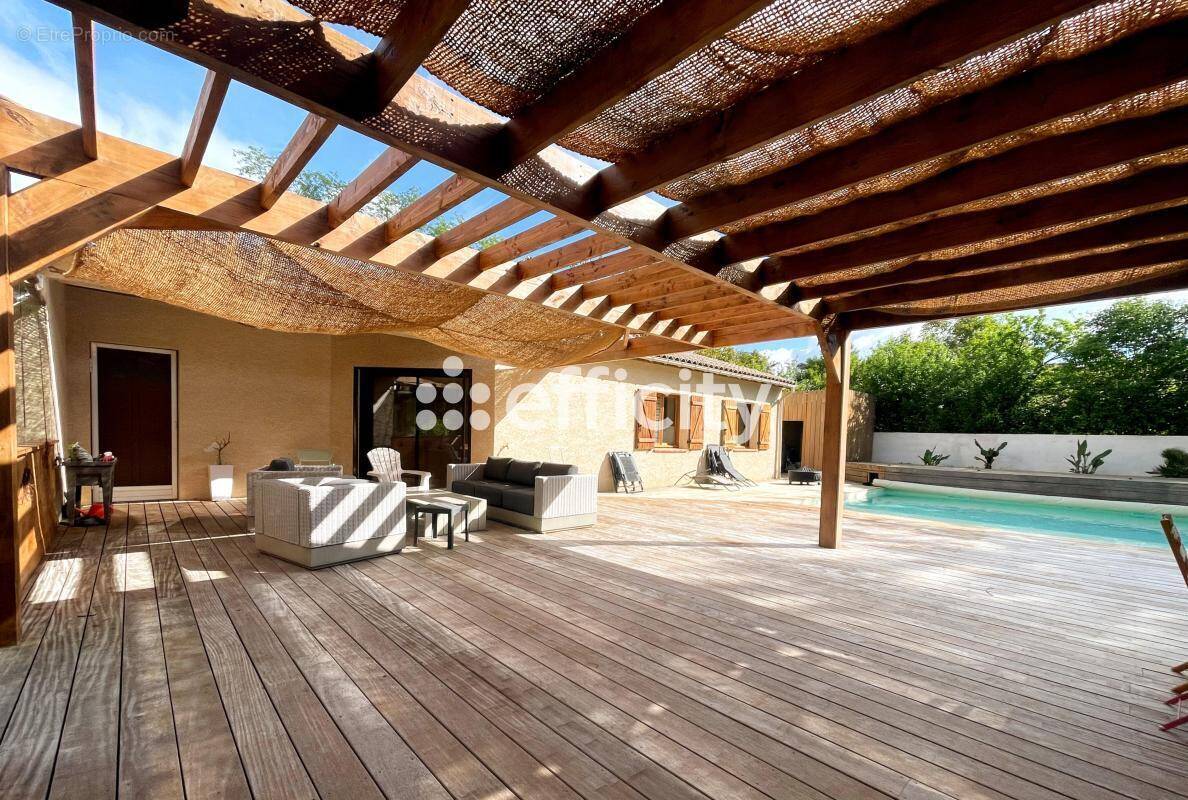Maison à LES PUJOLS