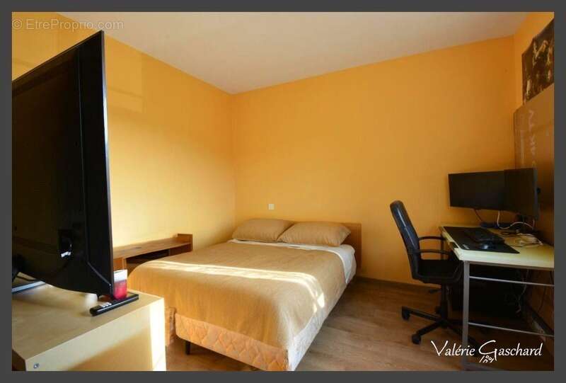 Maison à SAINT-SAUVEUR-DE-PUYNORMAND