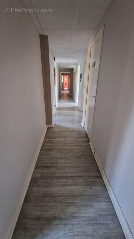 Commerce 338 m² à Crest  - photo 8