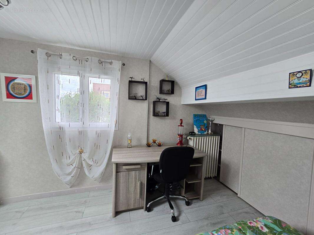 Maison individuelle avec 4 chambres, véranda et magnifique jardin - 175 M2 utiles - photo 12