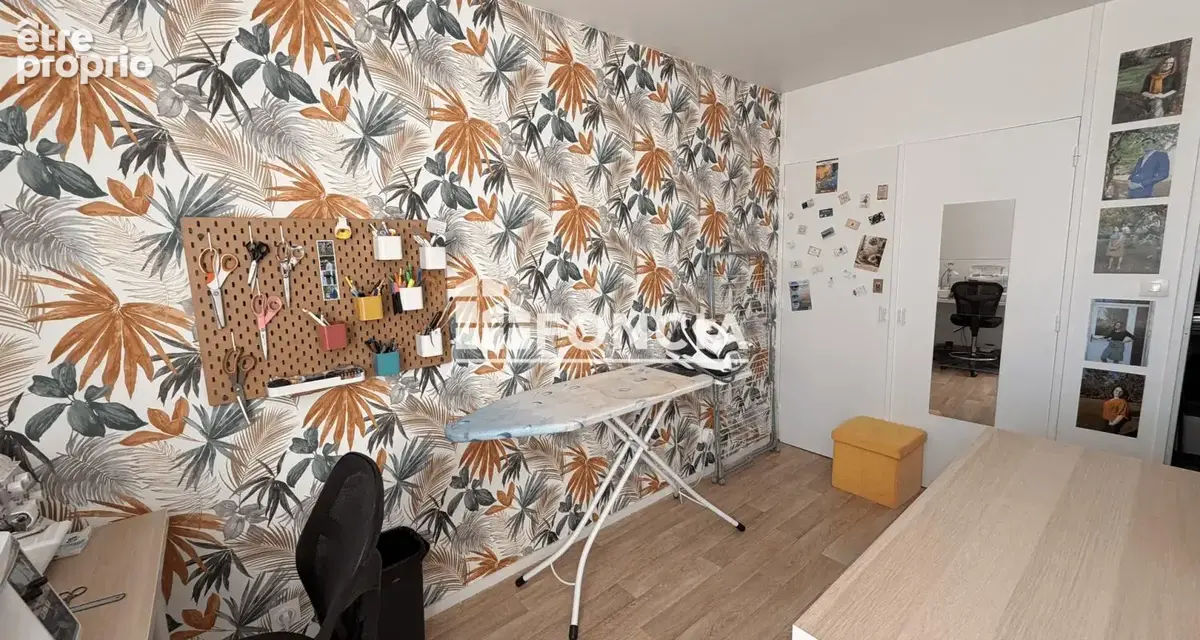  **Coup de cœur assuré !** Découvrez ce bel appartement de 75 m², entièrement rénové, situé au dernier étage de la résidence. Il - photo 6