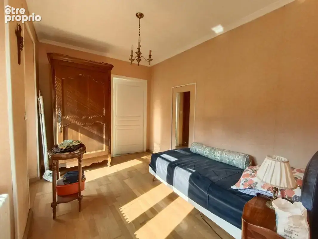 Maison 4 chambres + locatif + maison a renover - centre bour - photo 17