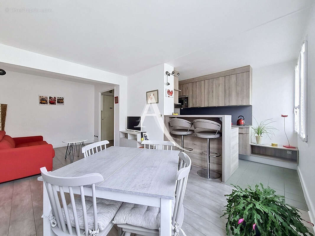 Appartement à PARIS-20E