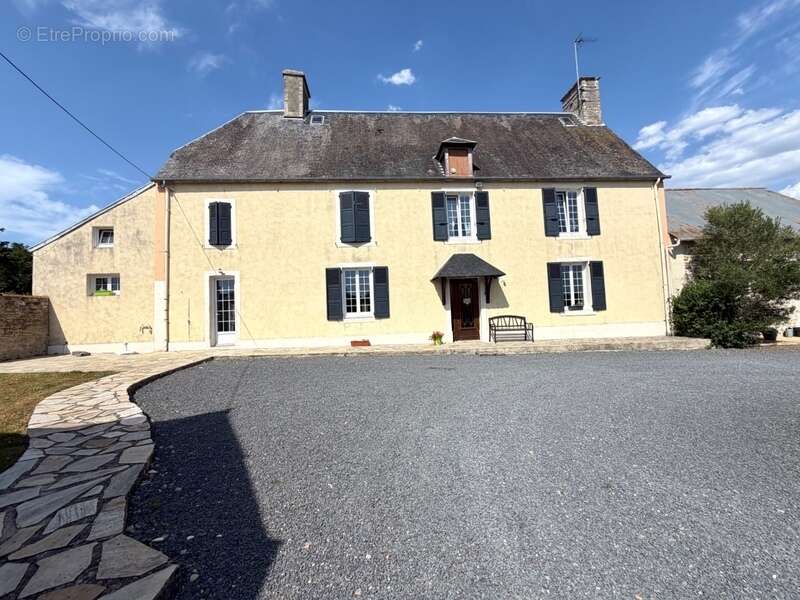  LES OUBEAUX (14230) – Domaine de charme avec chambres d’hôtes, roulotte et plus de 2,2 hectares - photo 2