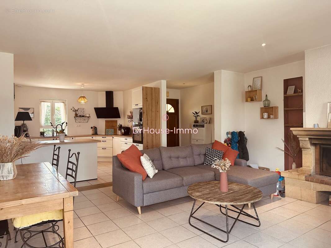 Maison à COULOUNIEIX-CHAMIERS