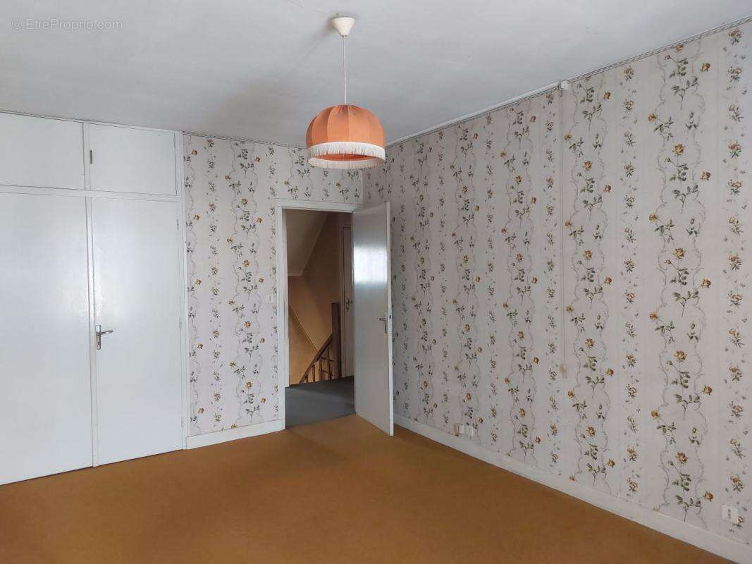 Maison à CLUGNAT