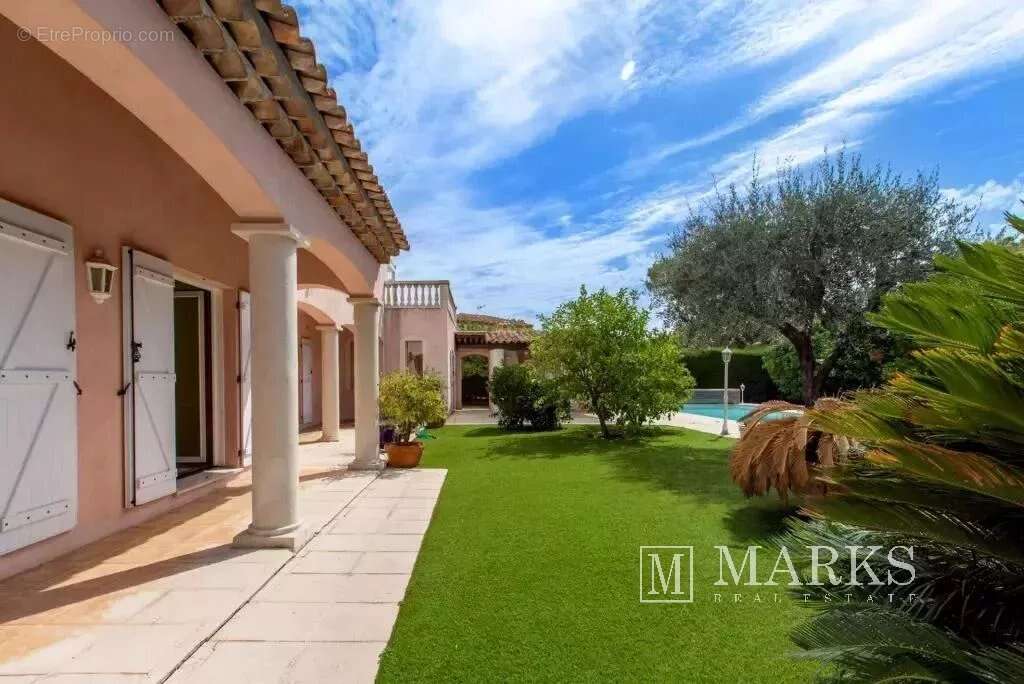 Villa de style néo provençal avec terrain plat et piscine - photo 3