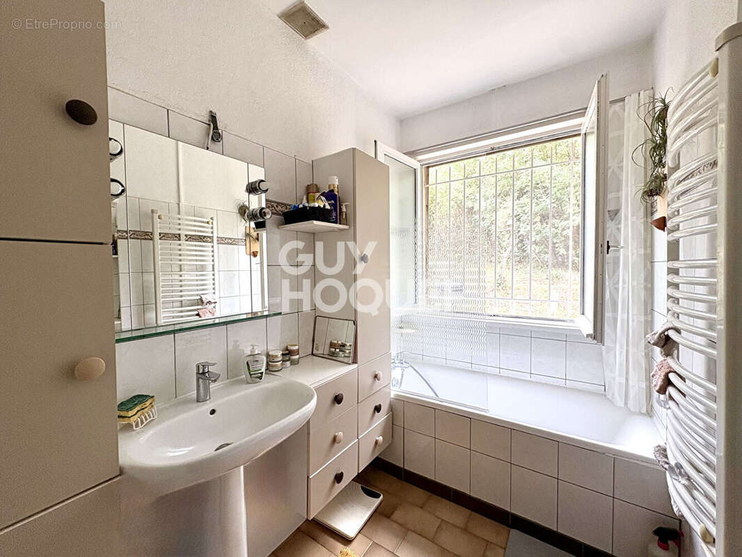 GIVORS MONTROND : Maison individuelle T4 - sous sol de 100m² - vue dégagée - plus de 1 500 m² de terrain - photo 12