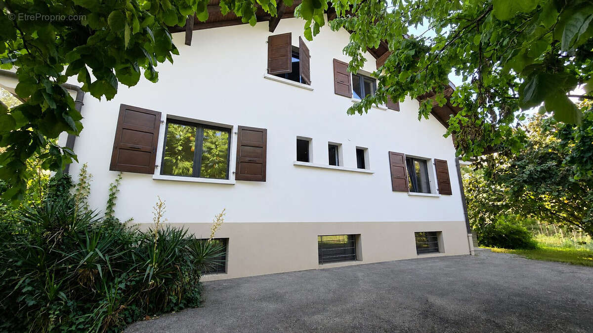 Maison à CHENS-SUR-LEMAN