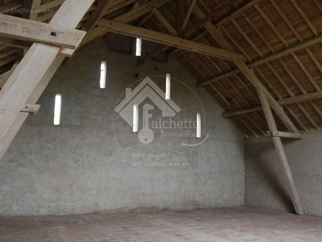 Maison à MONTAIGU-LE-BLIN