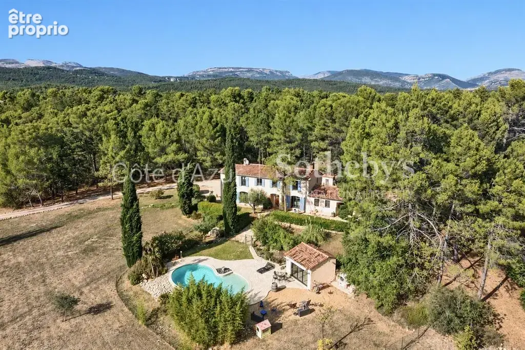 Tourrettes, bastide provençale de 196 m² avec piscine et parc de plus d’un hectare - photo 4