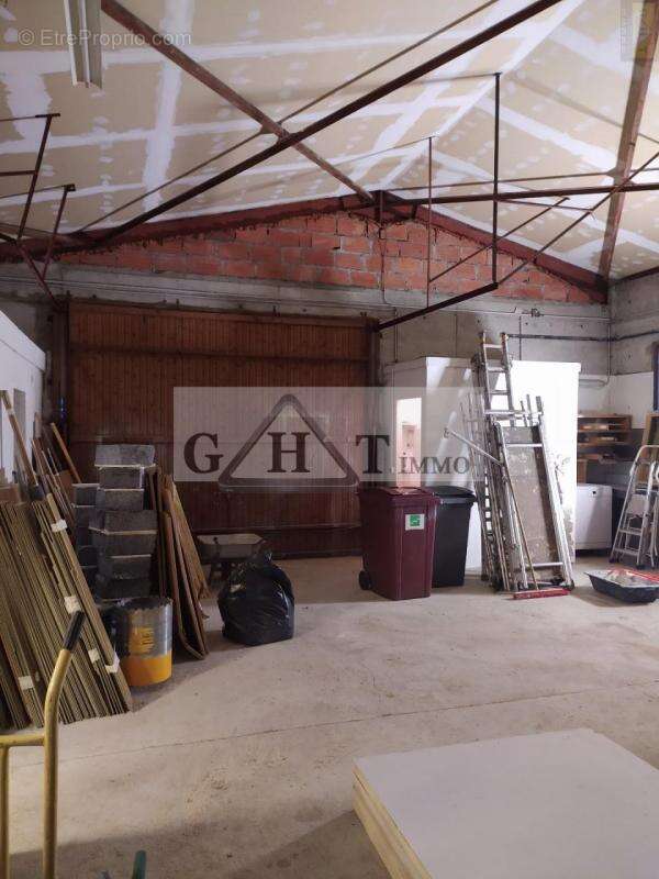 Commerce à MONTEVRAIN