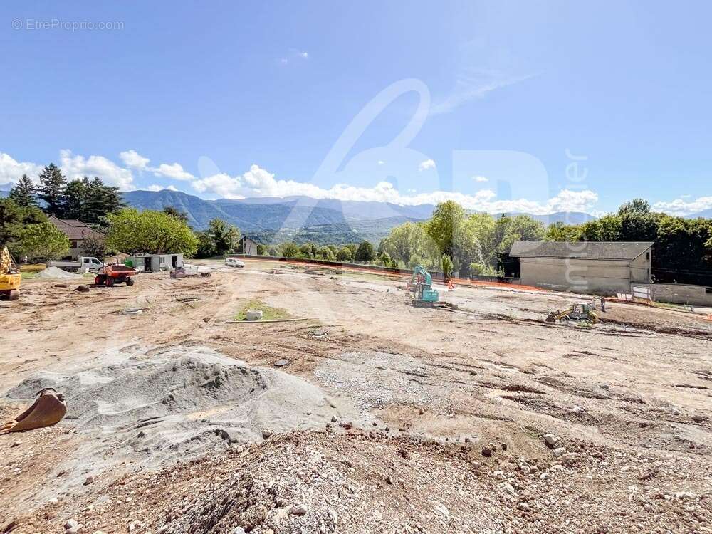 Terrain viabilisé (Lot 14) - Terrain à SAINT-PIERRE-D'ALBIGNY