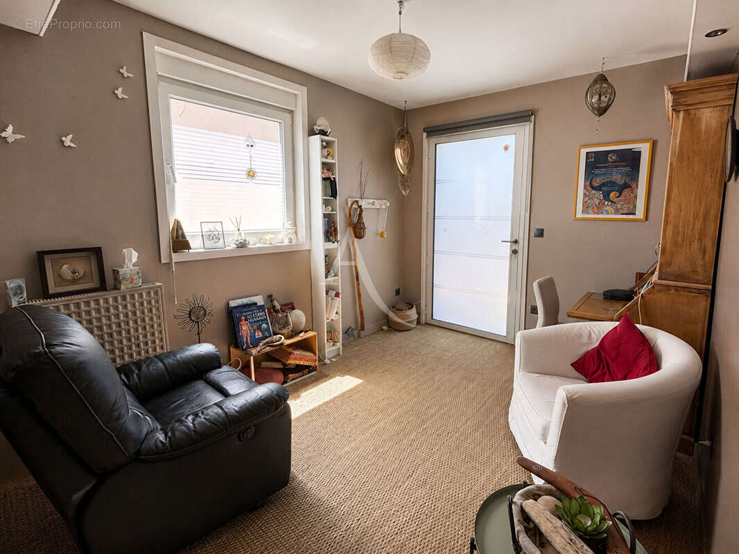 Maison en impasse avec piscine - photo 13