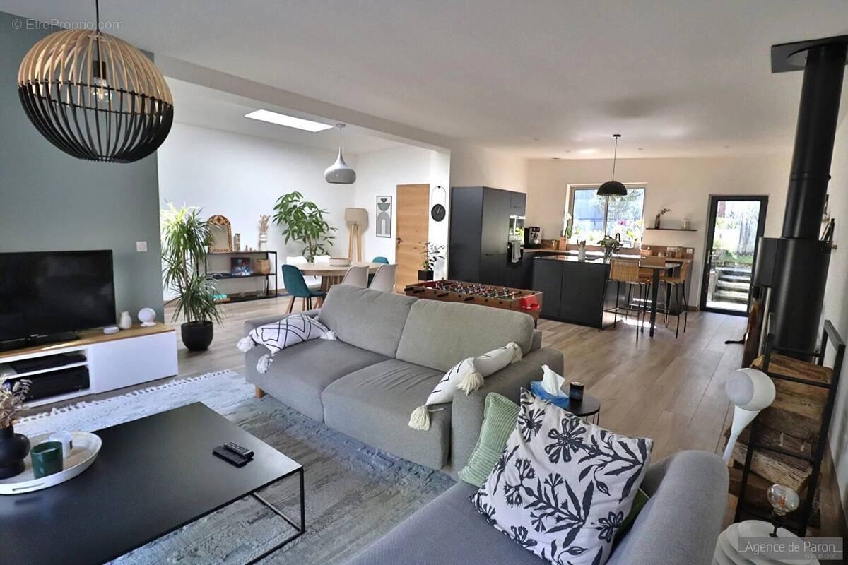 Maison à VERRIERES-LE-BUISSON