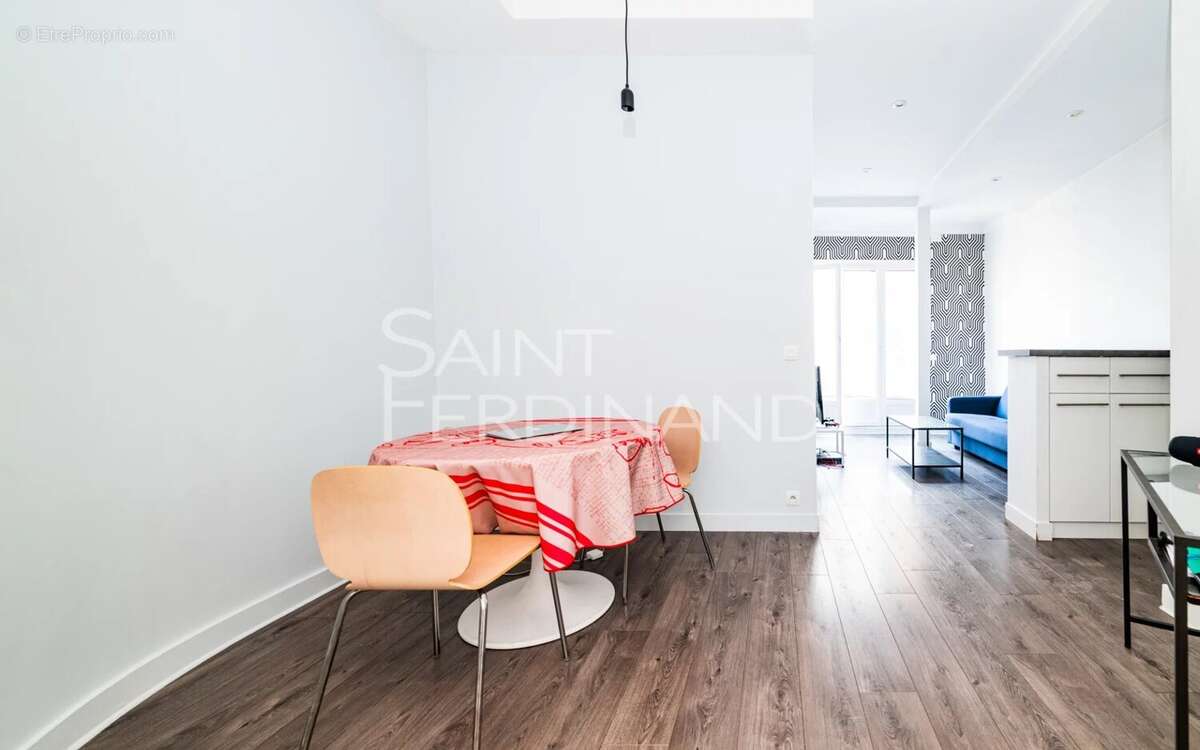 Appartement à PARIS-17E