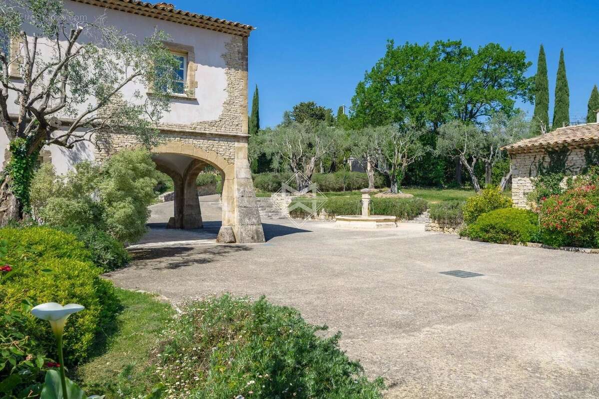 Maison à CHATEAUNEUF-GRASSE