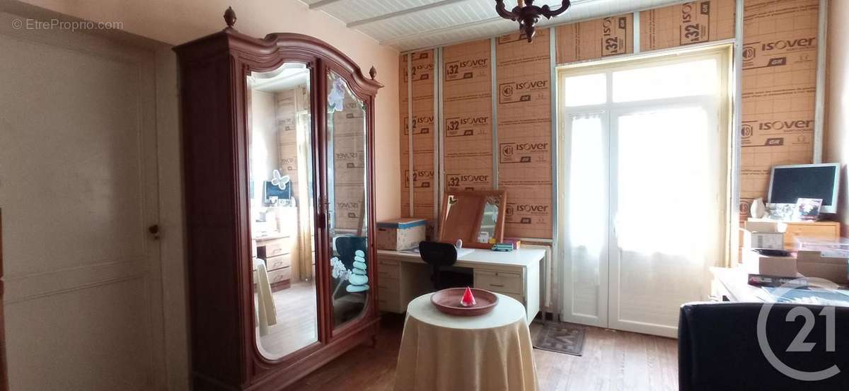 Maison à LES PEINTURES