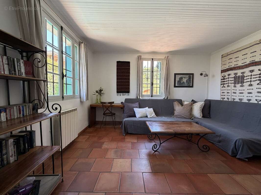 Maison de 98.56 m² sur un terrain de 673 m² avec vue panoramique et piscine. - photo 9