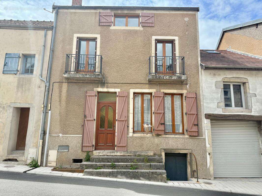 Maison à FLEUREY-SUR-OUCHE