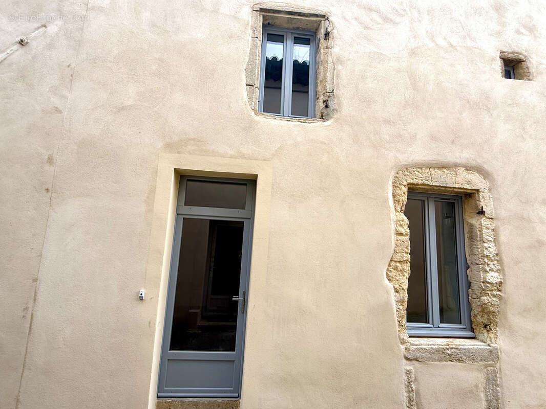 Appartement à SUZE-LA-ROUSSE