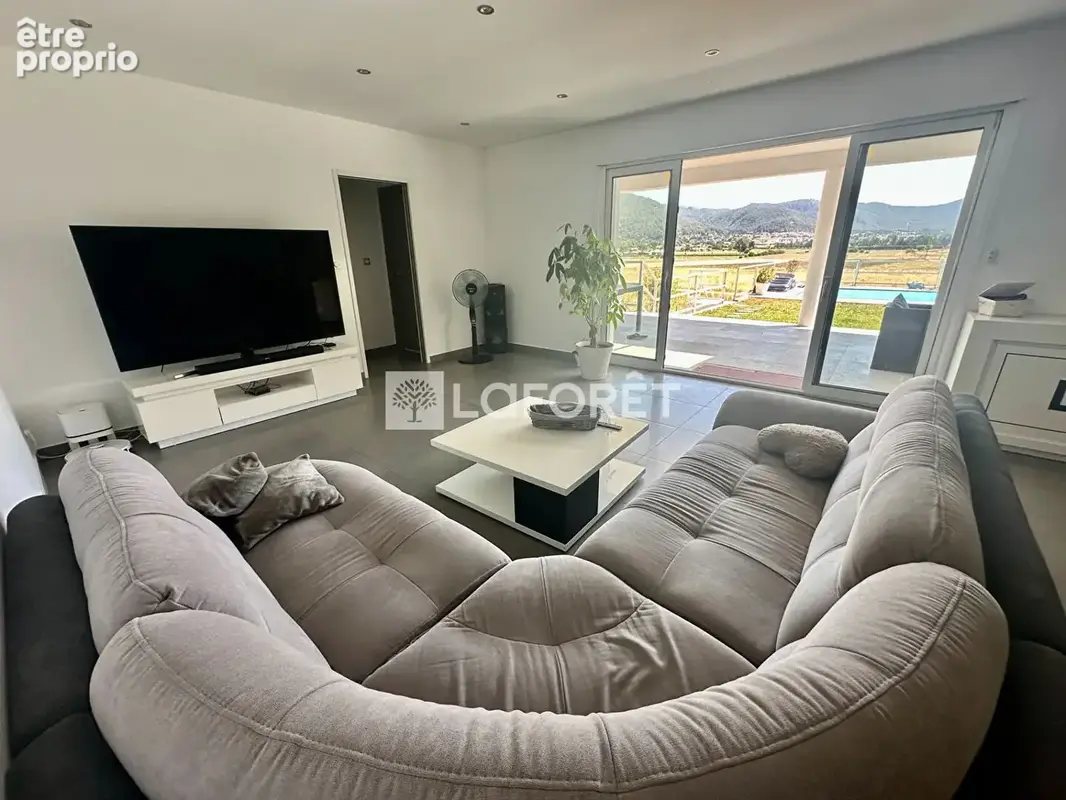 Maison Cuges Les Pins 6 pièces 3 chambres 140 m2 avec piscine - photo 5