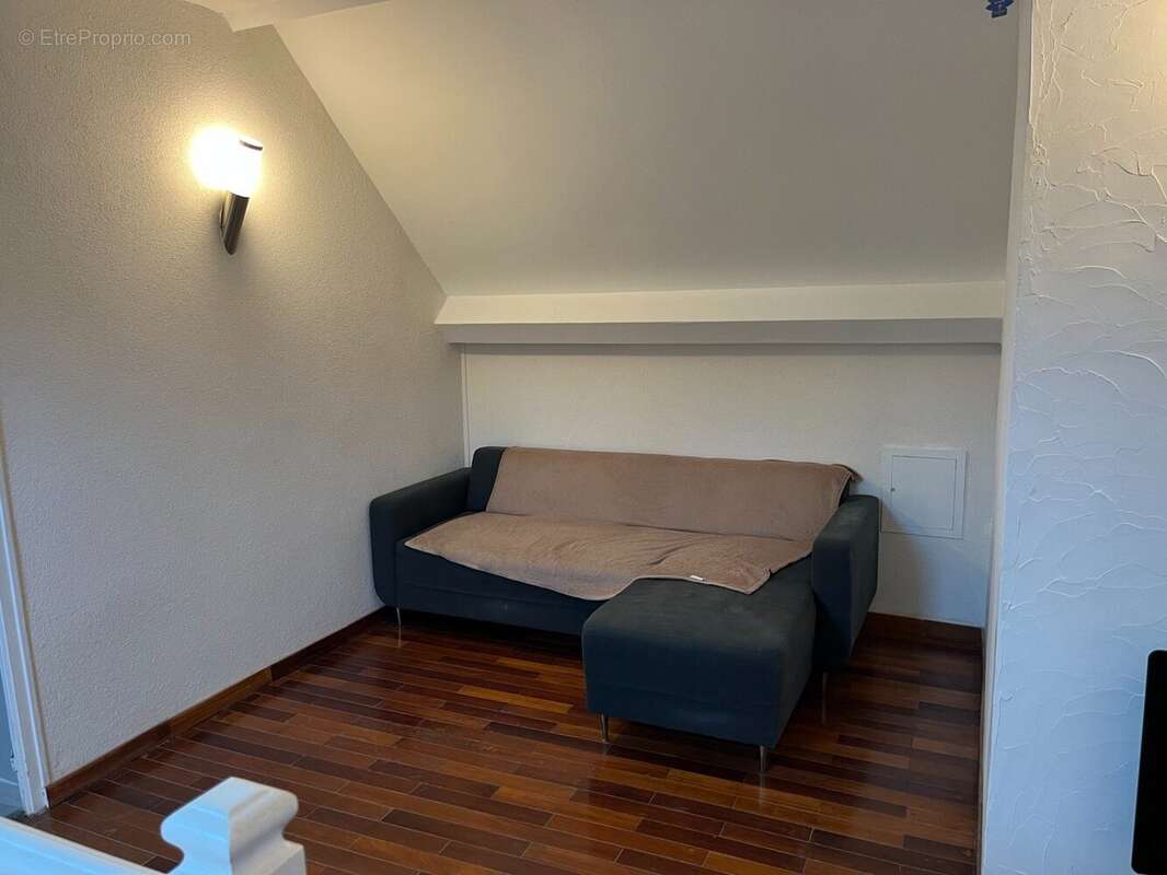 Maison à COURS-LA-VILLE