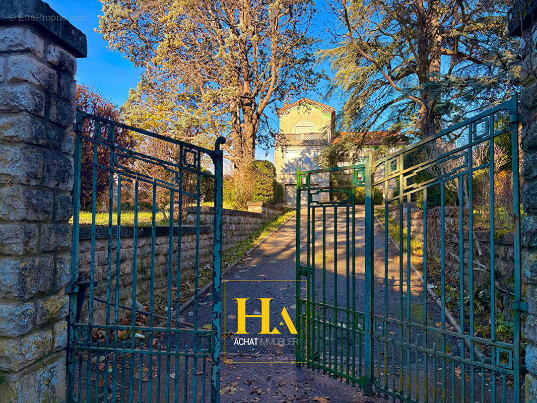 Maison à MONTELIMAR