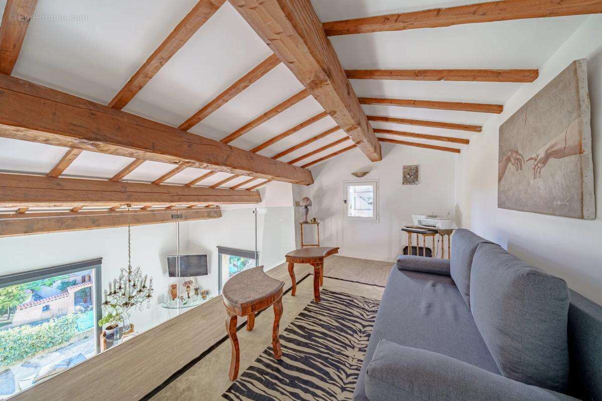 Maison à CUGES-LES-PINS