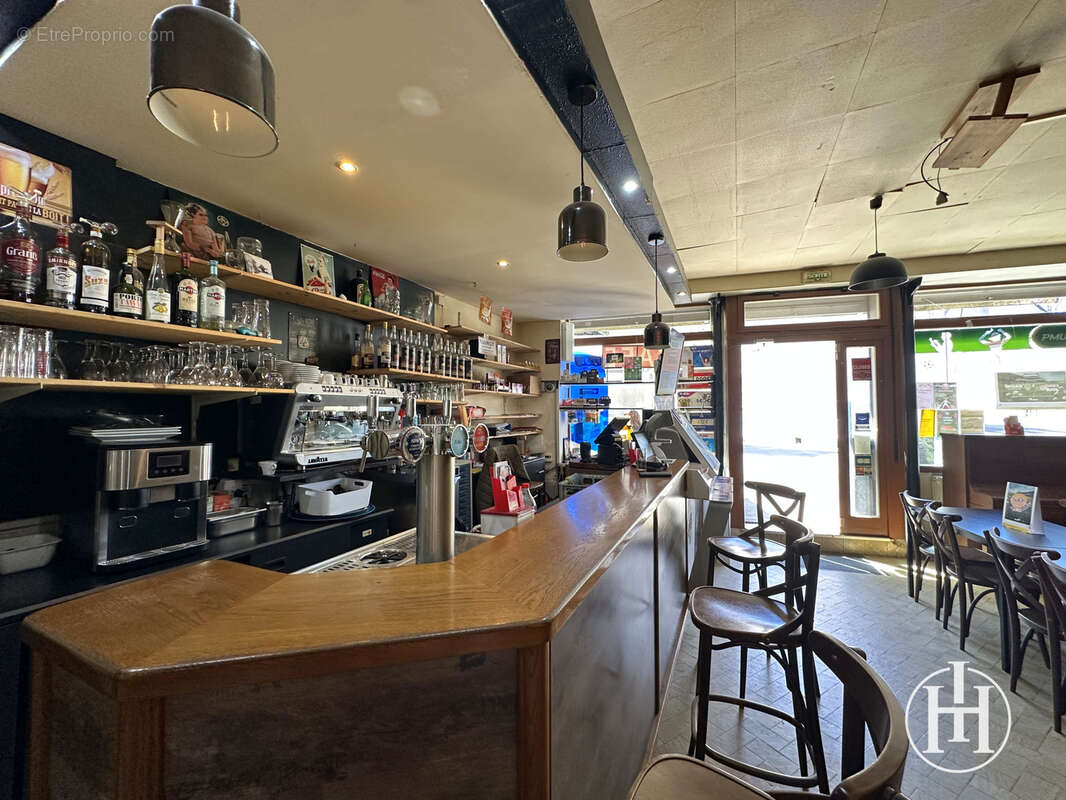 À SAISIR : Opportunité d’investissement - Ancien bar-restaurant avec logement de fonction - 260m2 - - photo 10