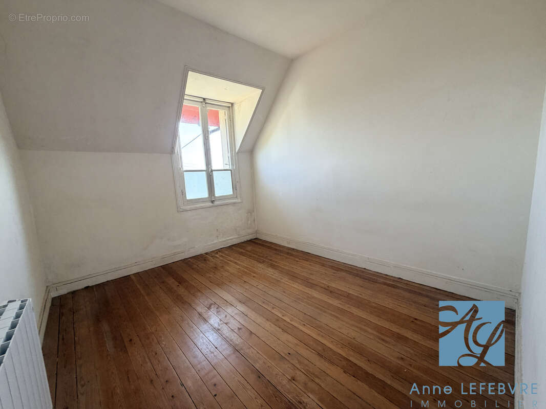 Centre à pied de cette maison de 5 pièces avec garage et jardin - photo 15