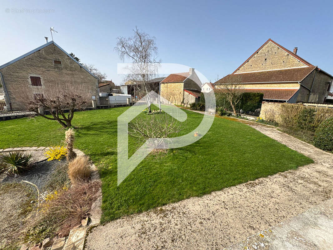 Maison à SEMOUTIERS-MONTSAON