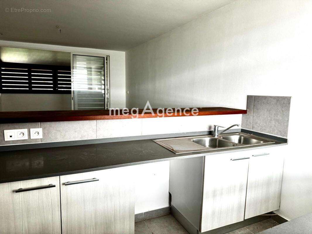 Appartement à REMIRE-MONTJOLY